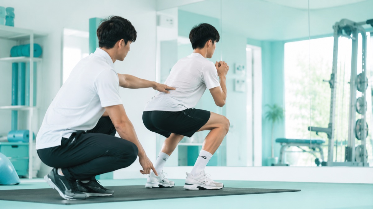 スクワットの動作チェックとトレーニング指導
